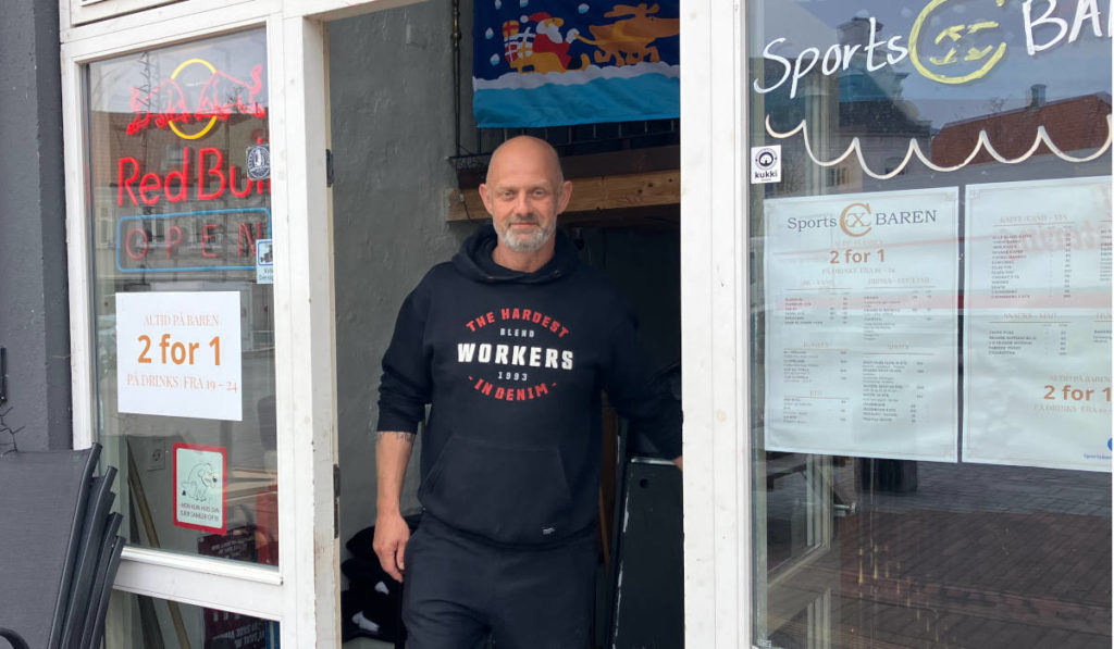 Fredag aften klokken 19:00 åbner Sportsbaren igen efter at have holdt lukket siden midt i marts.