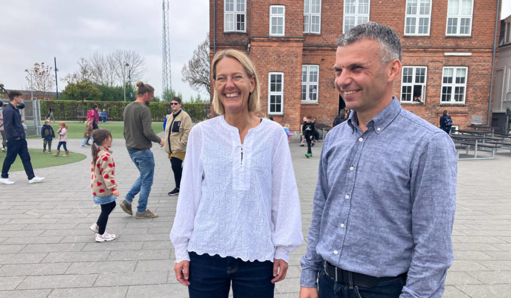 Skoleleder Henrik Christensen og viceskoleleder Anette Borggard fra Privatskolen har mere at smile over Privatskolens dumpeprocent er nemlig et rundt nul.