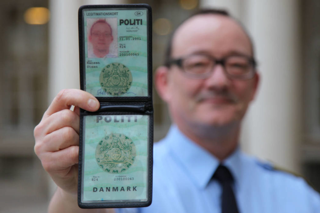 En sognefoged er udstyret med et politiskilt og har politimyndighed, men ingen særlige magtbeføjelser eller -midler.