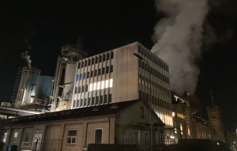 Nakskov Sukkerfabrik skal i fremtiden ikke bare levere roesukker til hele verden, men også fjernvarme til Nakskov.