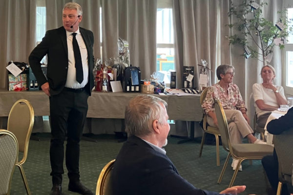 Borgmesteren fyldte 60: Holger Schou holdt hof i Maribo Lollands borgmester, Holger Schou Rasmussen, fyldte 60 påskedag den 20. april. Tirsdag var der reception i Maribo.