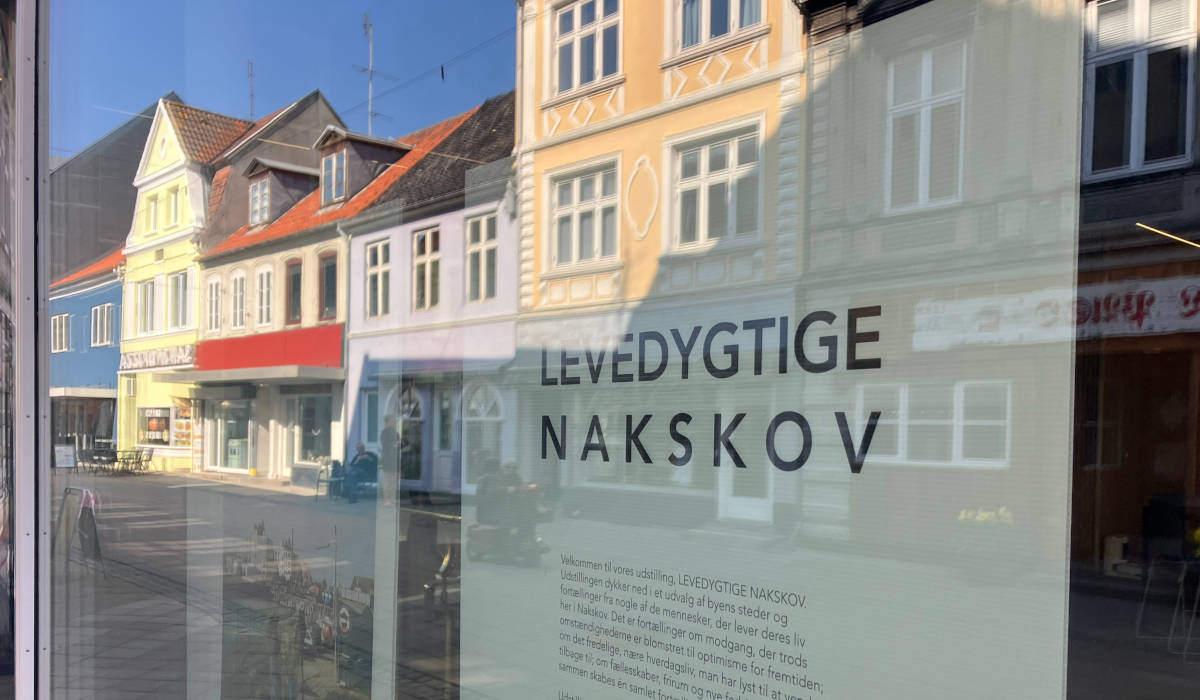 Det går så godt med byfornyelse og facaderenoveringer i Nakskovs bymidte, at Maribo sakker agterud. Så nu vil kommunen prioritere sit administrative centrum i stedet for den største by.