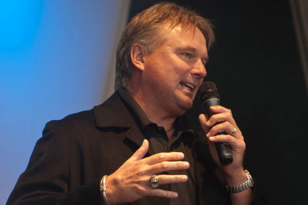 Fra NFL til Neckwood: Football-legende til Nakskov Den største kicker i NFL's historie, Morten Andersen, kommer til Nakskov.