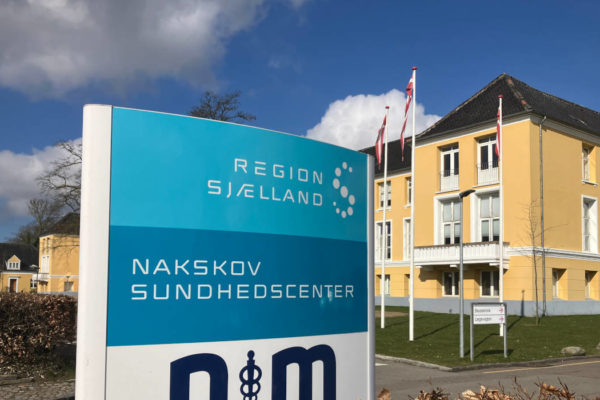 Indgår aftale med jysk firma: Private skal stå for tandregulering i Nakskov En ny aftale mellem det private firma Tandreguleringshuset og Lolland Kommune betyder, at børn og unge nu kan få rettet tænder i sundhedscentret i Nakskov.