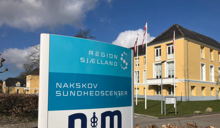 En ny aftale mellem det private firma Tandreguleringshuset og Lolland Kommune betyder, at børn og unge nu kan få rettet tænder i sundhedscentret i Nakskov.