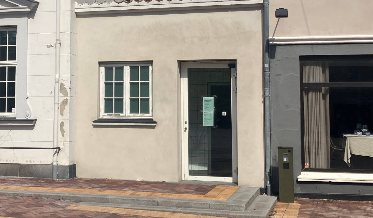 Toiletdøren på Axeltorv i Nakskov åbnes med en sms. Det har reduceret hærværk og svineri.