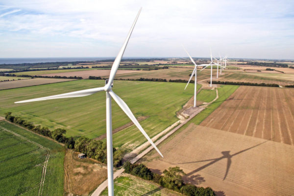 Grøn energi “belønnes” – og trækkes fra i bloktilskud Lolland er Danmarks niendebedste kommune til at producere vedvarende energi som her i Rødby Fjord. Det vil regeringen belønne, men det giver Lollands borgmester ikke meget for.