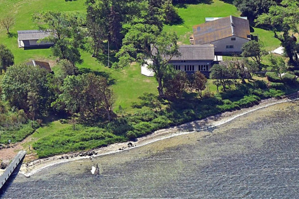 Øen Barneholm i Nakskov Fjord kan blive din for 18 millioner kroner.